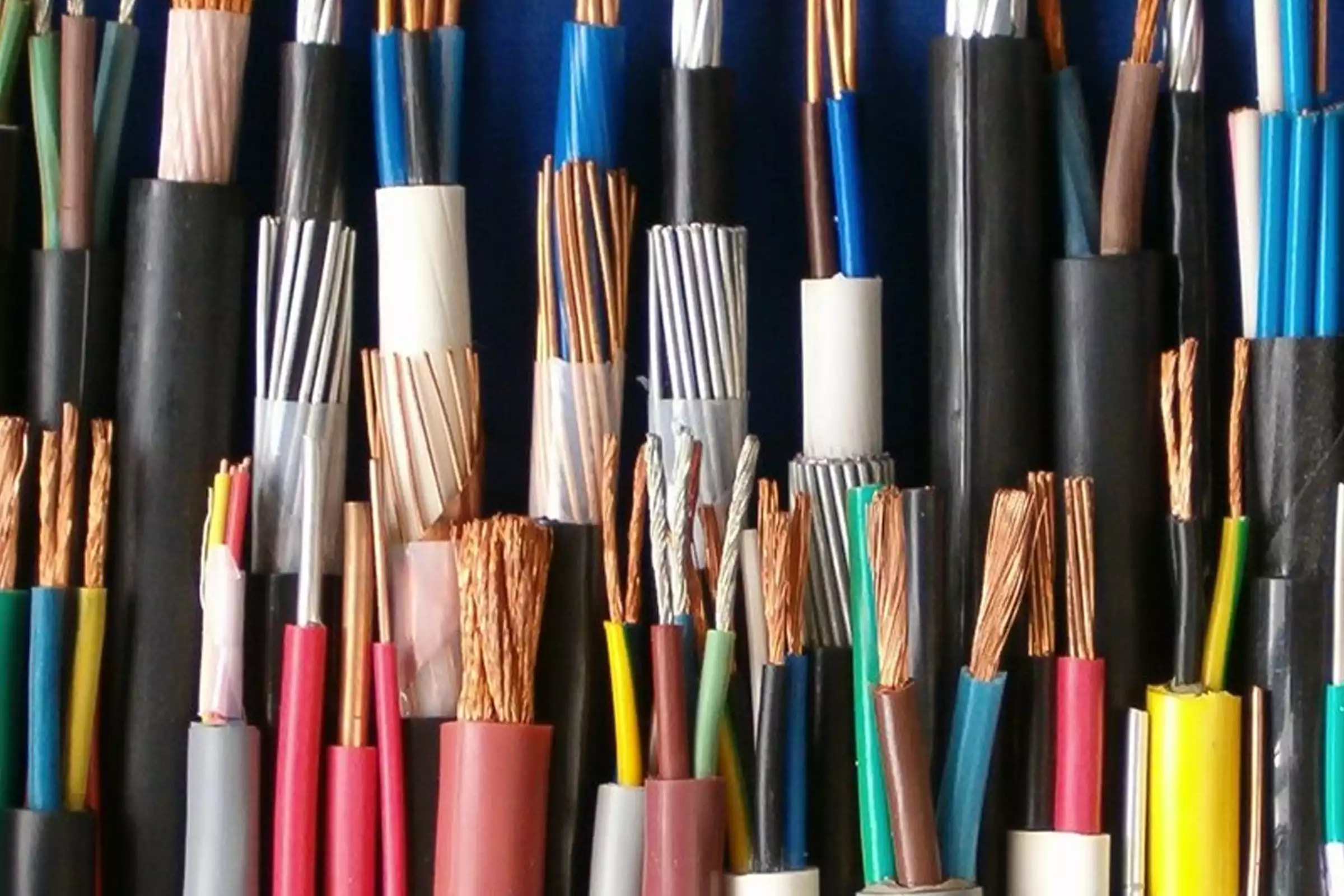 سیم و کابل-آکوتجهیز